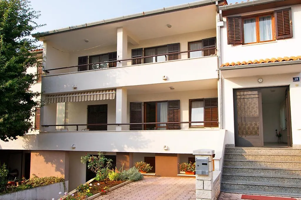 Apartment Nenad Пореч